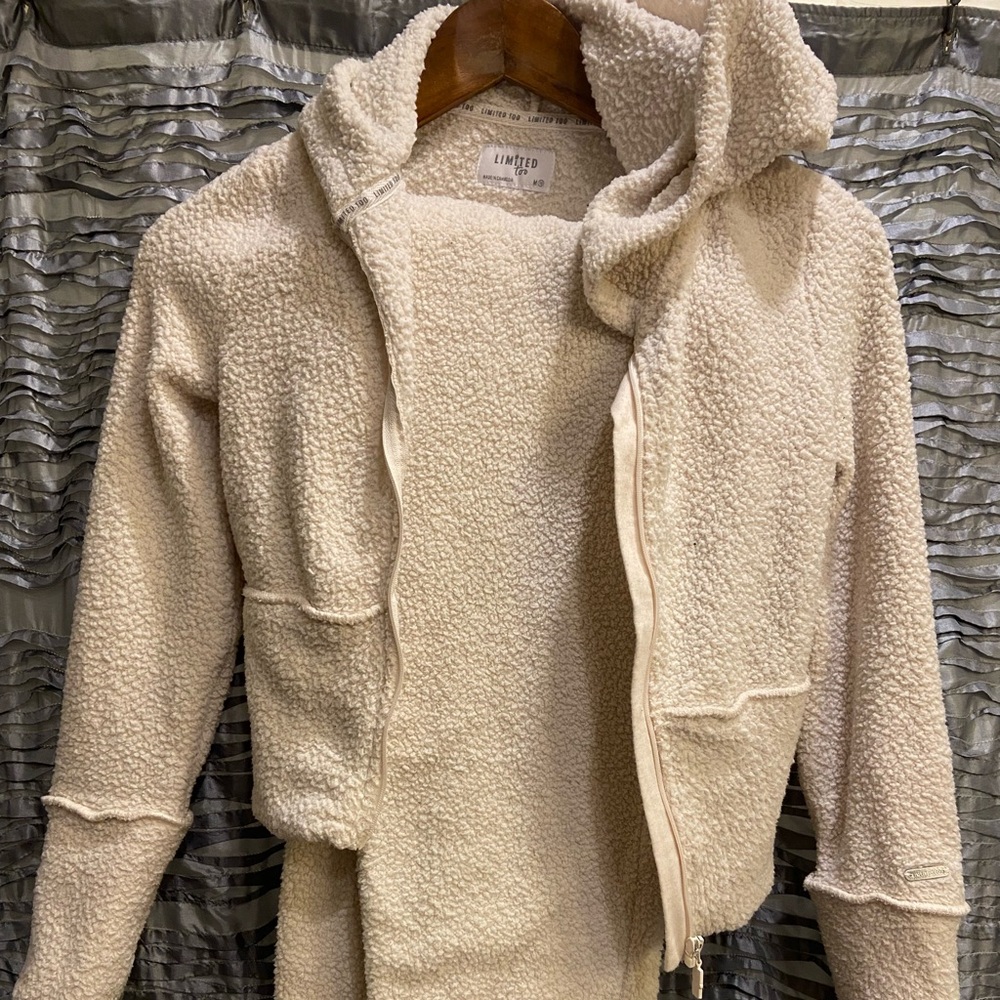 Limited Too Cream Fleece Sweater and Pants Preowned Size 10 Girls Set